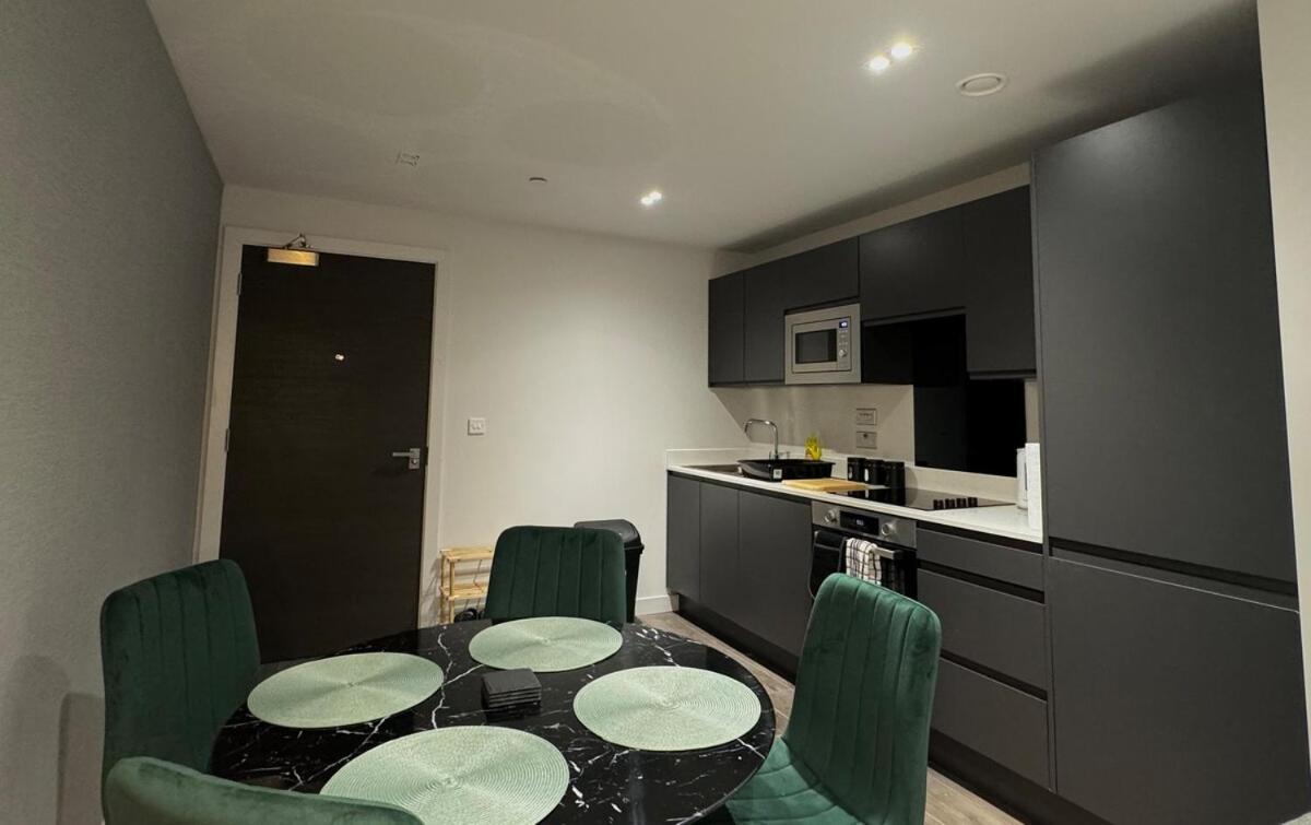 Modern 2-Bedroom Apartment In Heart Of 리버풀 외부 사진